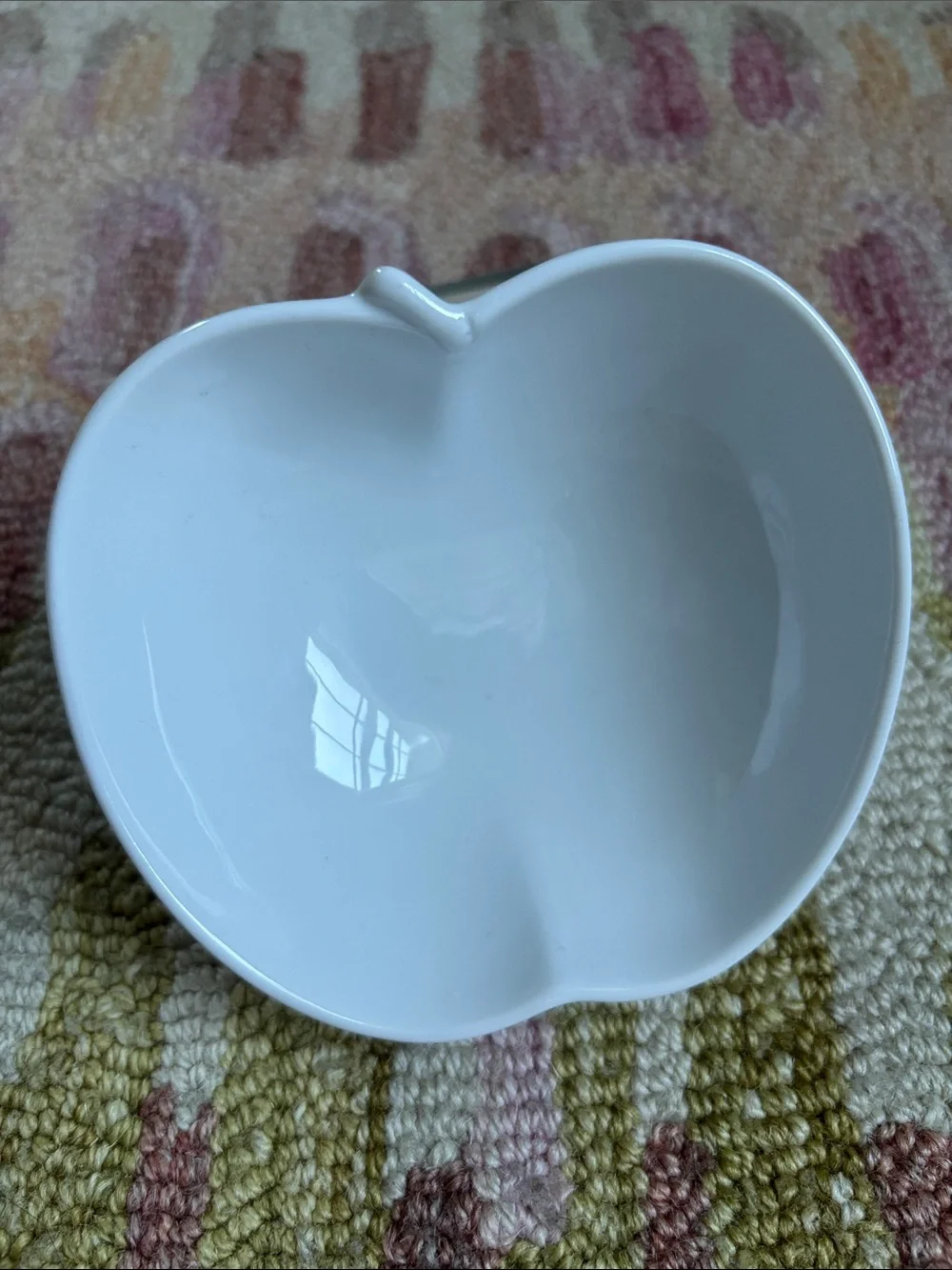 Crate & Barrel Small apple-shaped bowl EUC white porcelain